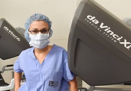 Dr. Bagloo with the da Vinci robotic surgery system