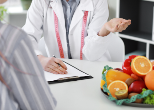 doctor talking to a patient about healthy eating