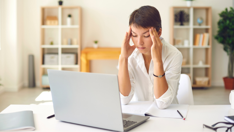 woman with a migraine