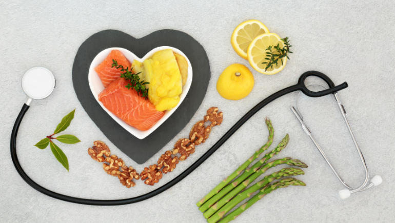 heart healthy lunch with salmon and asparagus