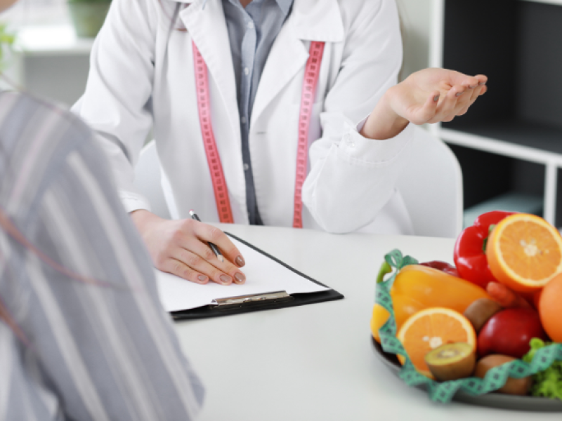 doctor talking to a patient about healthy eating